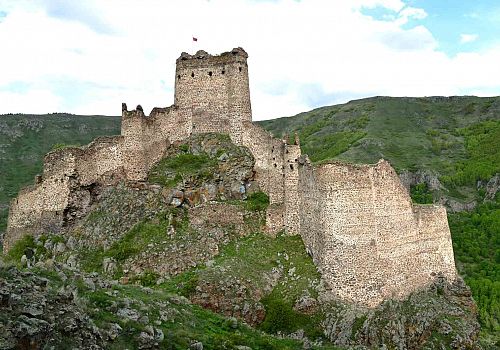 Ardahan Valisi Hayrettin Çiçek, Hanak ve Çıldır ilçelerinde bulunan tarihi mekanları inceledi