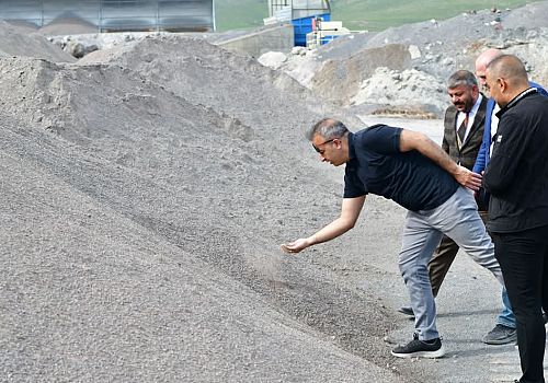 Ardahan Valisi Hayrettin Çiçek, İl Özel İdaresi Üretim Tesisinde İncelemelerde bulundu