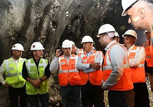 Ardahan Valisi Hayrettin Çiçek Ilgar Tüneli'nin inşaat çalışmalarını yerinde inceledi