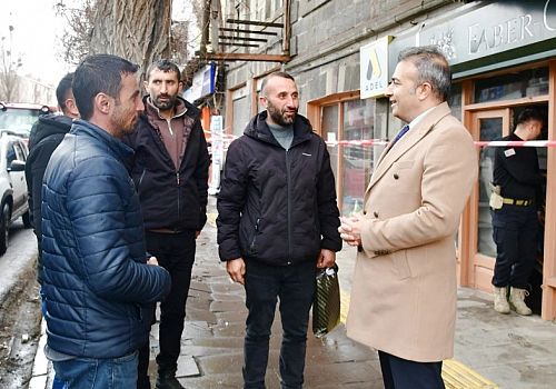 Ardahan Valisi Hayrettin Çiçek, kent merkezindeki esnafı ziyaret etti 