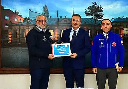 Ardahan Valisi Hayrettin Çiçek kurbanını TDV bağış yaptı 