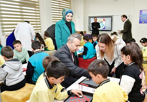 Ardahan Valisi Hayrettin Çiçek, Merkez İnönü İlkokulu’nu ziyaret etti