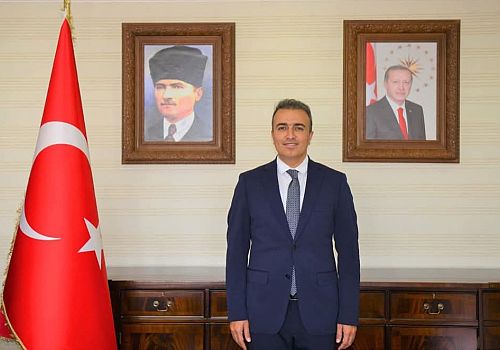 Ardahan Valisi Hayrettin Çiçek Ramazam Bayramı dolayısıyla bir mesaj yayınladı 