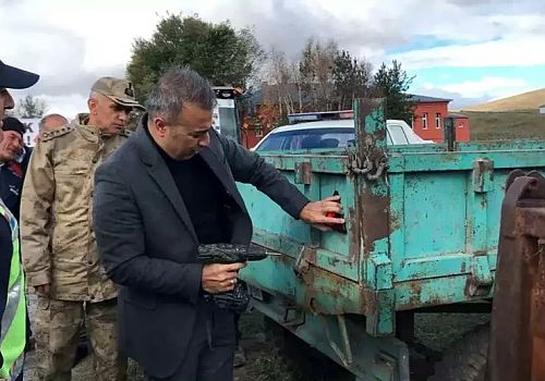 Ardahan Valisi Hayrettin Çiçek Reflektör Tak Görünür Ol' projesinin etkinliğine katıldı