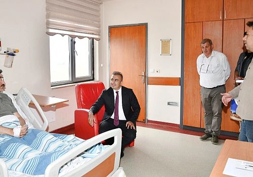 Ardahan Valisi Hayrettin Çiçek ten Hastane ziyareti 