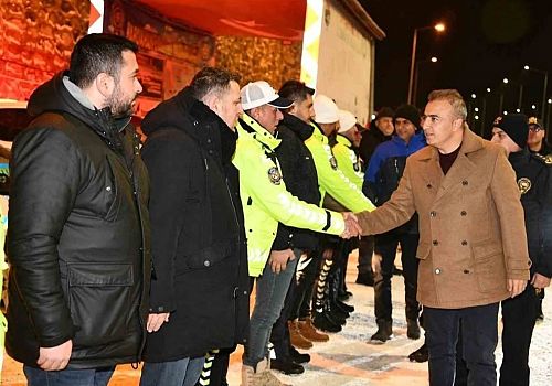 Ardahan Valisi Hayrettin Çiçek’ten Yılbaşı Mesaisindeki Personele Moral Ziyareti