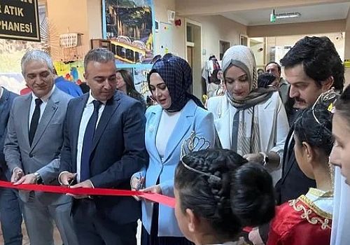 Ardahan Valisi Hayrettin Çiçek ve eşi Berna Çiçek usta öğreticilerin sergisine katıldı