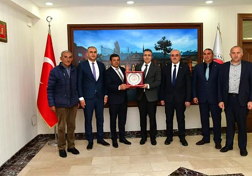 Ardahan Valisi Hayrettin Çiçek Yücel Akçam ve yönetim kurulu üyelerini makamında misafir etti.