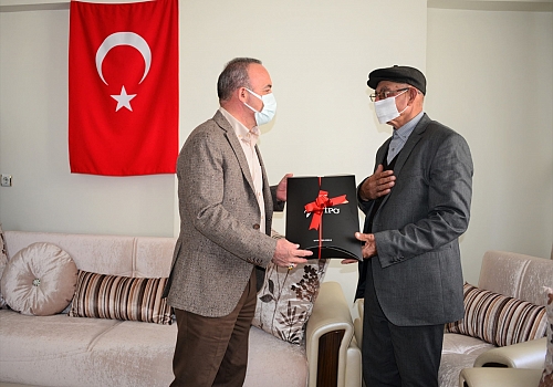 Ardahan Valisi Hüseyin Öner, Babalar Günü nedeniyle bazı şehit ailelerini ziyaret etti