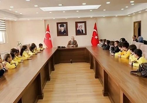 Ardahan Valisi Mehmet Fatih Çiçekli Minik Öğrencilerle Valilikte Buluştu