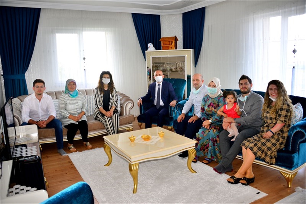 Ardahan Valisi Öner gazi ile şehit yakınlarının bayramını kutladı