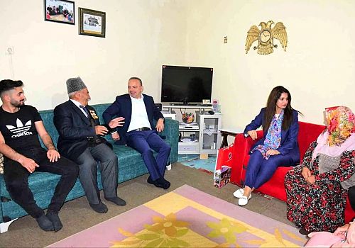 Ardahan Valisi Öner ve Eşi şehit aileleri ve gazi ziyaretinde bulundu.