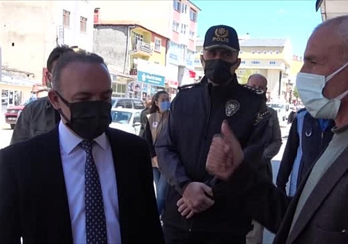 Ardahan Valisi sokakta vatandaşa sordu: Neden dışarıdasınız?