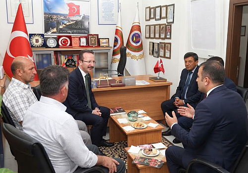Ardahan Valisi Yamlı'dan Şehit Aileleri ve Gazilere Ziyaret