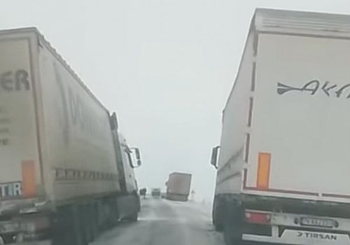 Ardahan ve İlçeleri Kar ve Fırtınanın Etkisi Altında: Çok Sayıda Araç Yolda Mahsur Kaldı