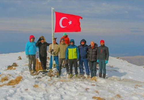 Ardahan ve Kars'taki dağcılar Allahuekber Dağları'na tırmanış etkinliği düzenledi.