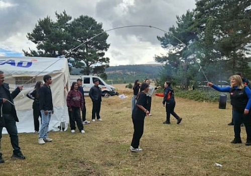 Ardahan Yalnızçam Ormanlarında Öğrencilere Uygulamalı Afet Eğitimi