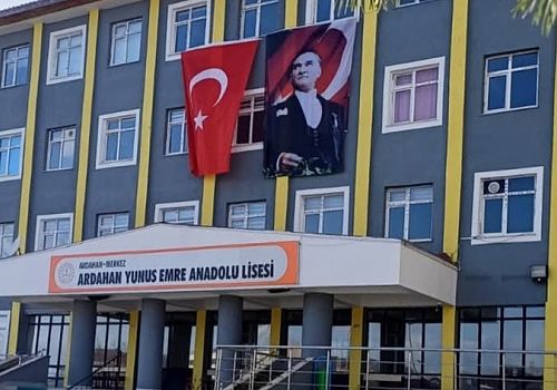 Ardahan YEA Lisesi, İstiklal Marşı’nın kabulünün 104. yılı dolayısıyla anlamlı bir projeye imza attı.