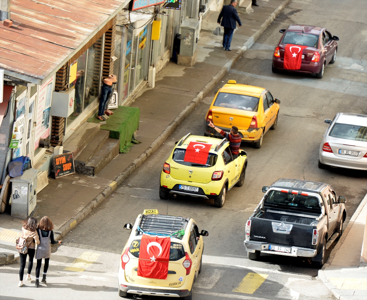 Ardahan'da askere gidecek gençler konvoy oluşturdu