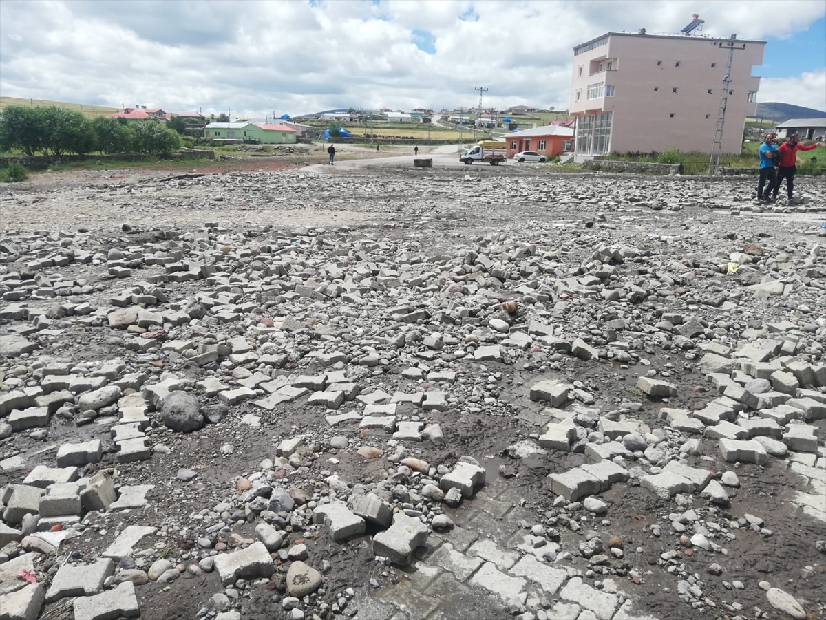 Ardahan'da şiddetli sağanak köy yollarında hasara yol açtı