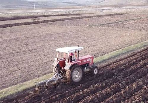 Ardahanlı çiftçiler de tarla ekim telaşı başladı