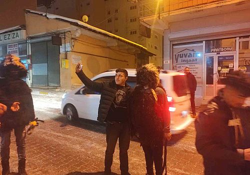 Ardahanlı gençler, 100 yıllık geleneği yılbaşı gecesinde yeniden yaşattı