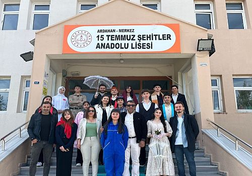 Ardahanlı lise öğrencileri, önemli eserleri sahneye taşıdı