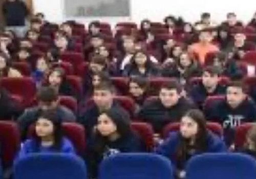 Ardahanlı öğrencilere tıp eğitimi ve meslek seçiminde başarı için ipuçları verildi