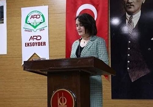 Ardahanlılar Eğitim, Kültür, Sosyal Yardımlaşma ve Dayanışma Derneği Genel başkanlığına Dilek Öztürk seçildi.