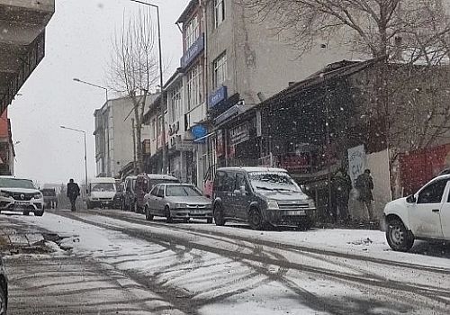 Ardahanlılar, sabah saatlerinde beyaz örtüyle uyandı