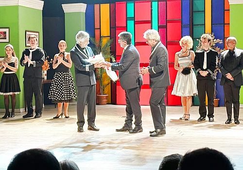 Ardahanlılar Süheyl ve Behzat Uygur kardeşleri izlemek için Aşık Şenlik Kültür Merkezi'ni doldurdu