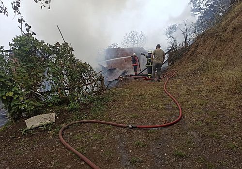 Artvin Borçka’da Yangın: 4 Ev Küle Döndü