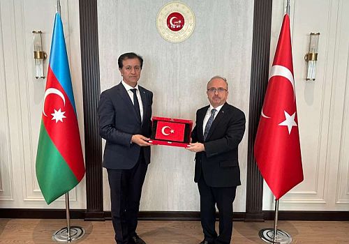 ARÜ Rektörü Emiroğlu’ndan Bakü’de Eğitim Diplomasisi Çıkartması