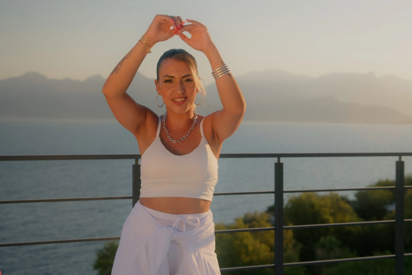 Aslı Demir: Yeni Şarkım umarım herkesin müzik listelerine girer