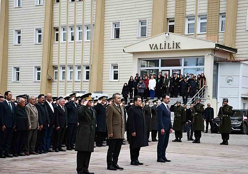 Atatürk ölümünün 85’nci ölüm Yıldönümünde Ardahan’da düzenlenen törenle anıldı.