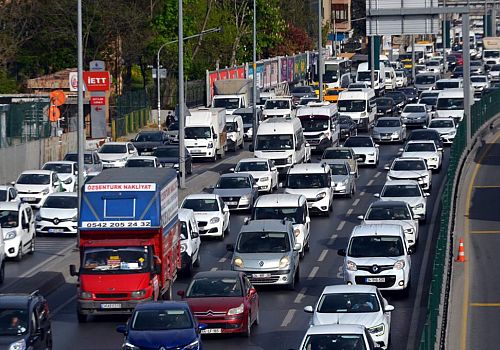 Avcılar da Kavşak Ortasında 'Keyfi' Mola: Trafik Tamamen Durdu