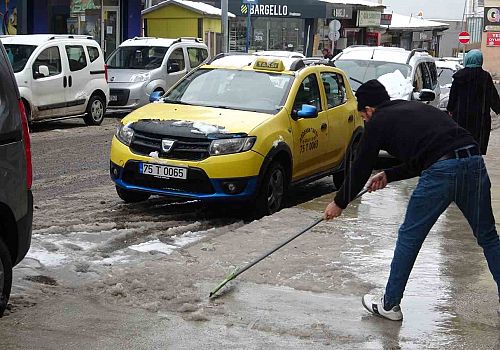 Bahar Beklerken Kış Geri Geldi: Ardahan Beyaza Büründü