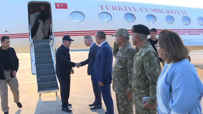 Bakan Akar ve TSK Komuta Kademesi, Süleyman Şah Türbesini ziyaret etti
