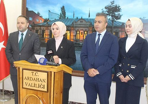 Bakan Mahinur Özdemir Göktaş, Ardahan ziyaretleri kapsamında Valiliği ziyaret ederek basın açıklamasında bulundu
