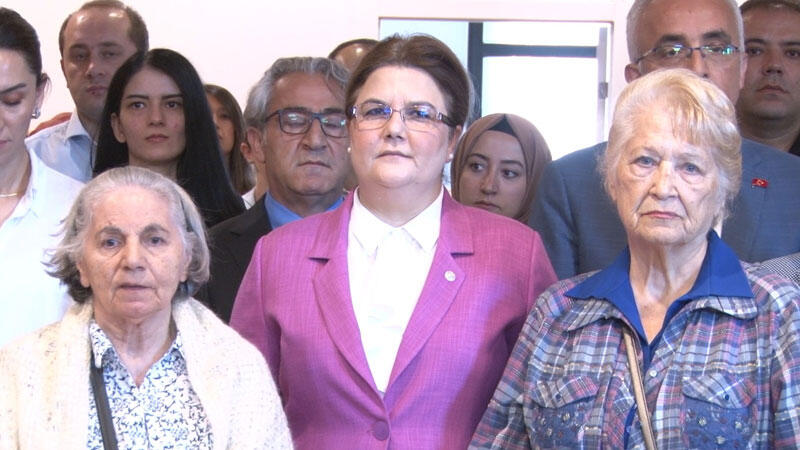 Bakan Yanık, '15 Temmuz 2022 Türkiye Aşkına' temalı sergiyi açtı