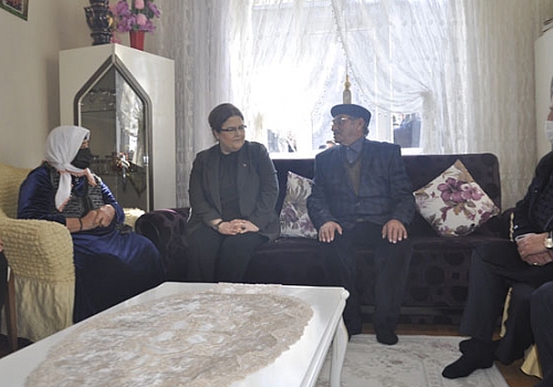 Bakan Yanık, Kars'ta şehit ailelerini ziyaret etti