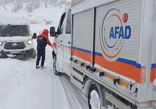 Bakan Yerlikaya: Kar Yağışıyla Mücadelede 42 Bin 143 Personel Görev Yapıyor