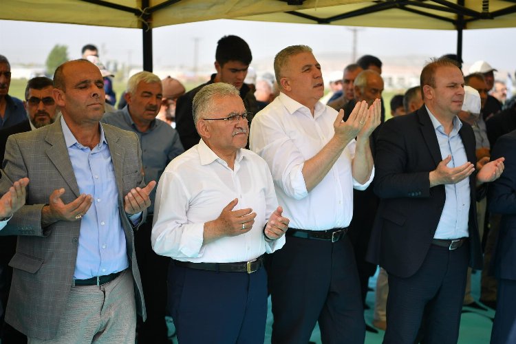 Başkan Büyükkılıç, Horsana Çayırı'nda yağmur ve şükür duasına katıldı