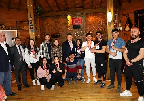 Başkan Demir, Ardahanlı sporcularla iftar yemeğinde bir araya geldi