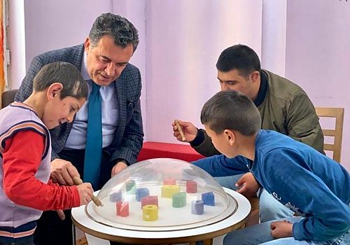 Başkan Demir Özel Eğitim ve Rehabilitasyon Merkezlerini ziyaret etti.