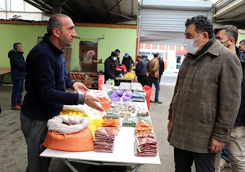 Başkan Demir, sebze meyve pazarını ziyaret etti