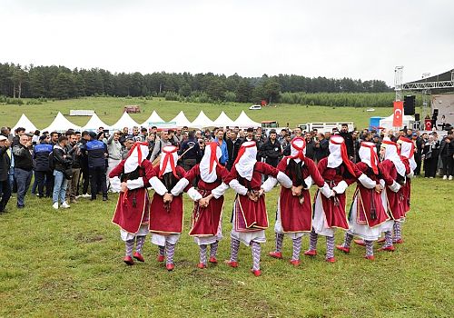 Başkan Faruk Demir, bu yıl 24’üncüsü düzenlenen Göle Ulusal Kültür ve Kaşar Festivaline katıldı.