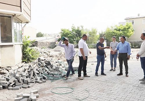 Belediye Başkanı Faruk Demir, yıllardır çözüm bekleyen yol ve kaldırım sorunlarını bir yıl içinde tamamlamayı hedefliyoruz