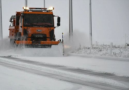 Beyaz Esaret Geri Döndü: Kars ve Ardahan'da Kar Yolları Kilitledi!