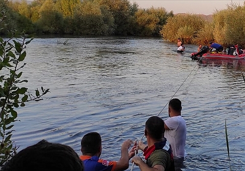 Bingöl'de Murat Nehri'nde mahsur kalan 30 kişi kurtarıldı